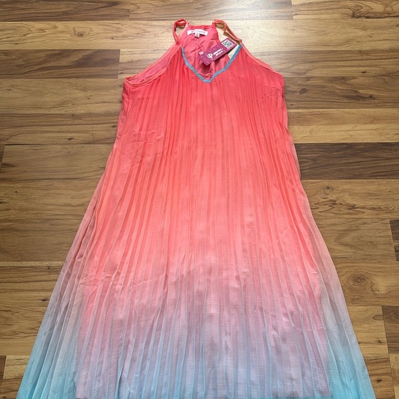 NWT Accordion style Racerback Maxi - Picture 1 of 3
